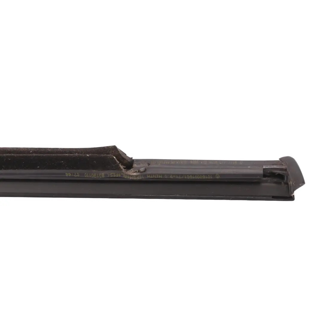Mercedes W177 Joint étanchéité porte arrière gauche Noir brillant - SKU A1777352301 - Numéro de pièce A1777352301