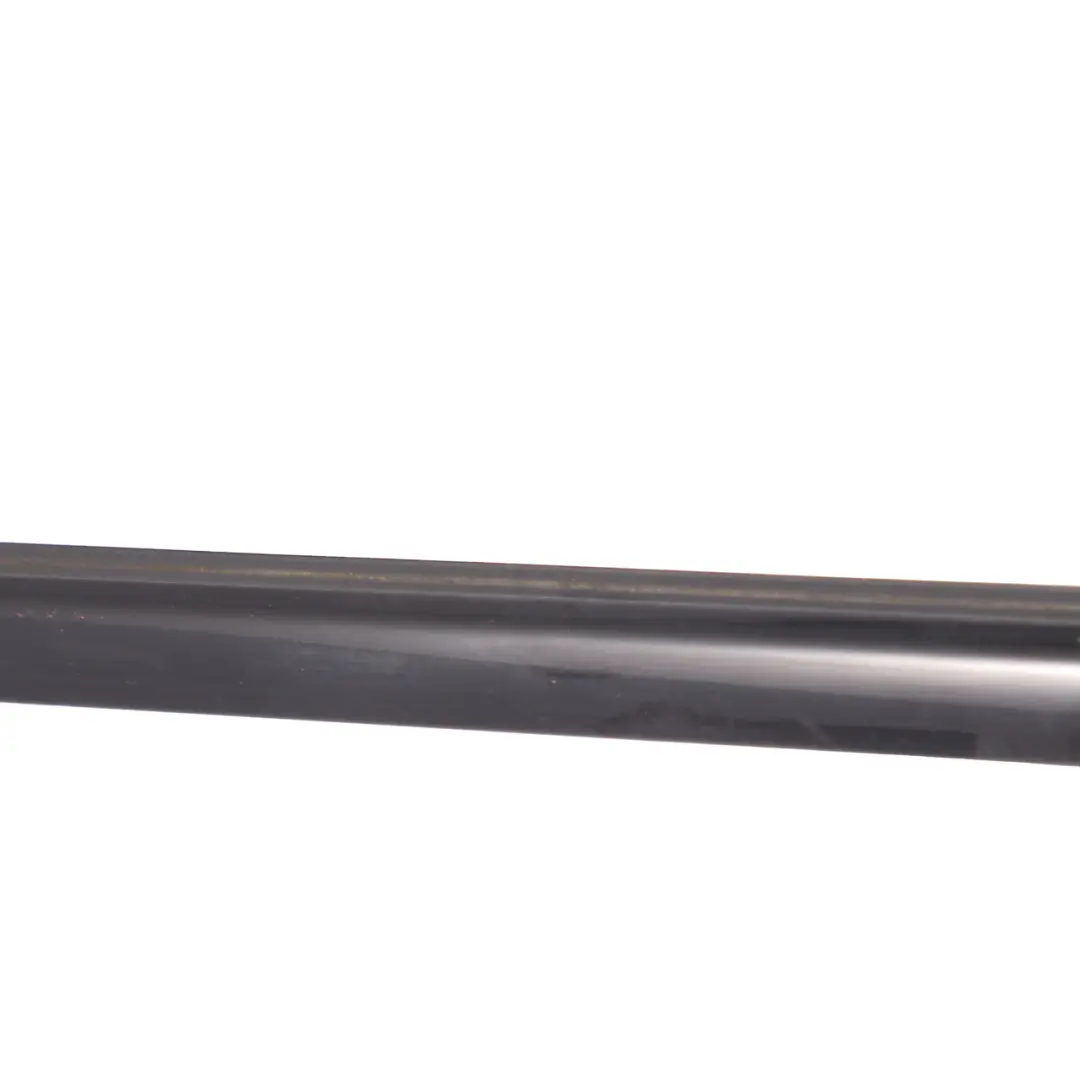 Striscia finestrino porta posteriore sinistra Guarnizione Nero per Mercedes W177 con numero di parte A1777352301 Mercedes W177 Striscia finestrino porta posteriore sinistra Guarnizione Nero - SKU A1777352301 - Numero di parte A1777352301