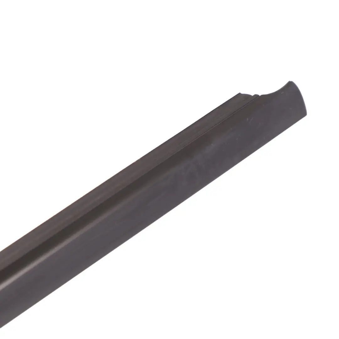 Joint étanchéité porte arrière gauche Noir brillant pour Mercedes W177 à propos du numéro de pièce A1777352301 Mercedes W177 Joint étanchéité porte arrière gauche Noir brillant - SKU A1777352301 - Numéro de pièce A1777352301