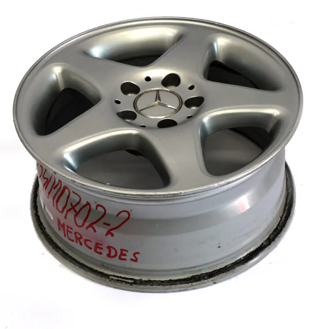 Llanta de aleación plateada Mercedes W203 5 agujeros 16" ET:37 7J para con número de pieza A2034010702 Llanta de aleación plateada Mercedes W203 5 agujeros 16" ET:37 7J - SKU A2034010702-2 - Número de pieza A2034010702