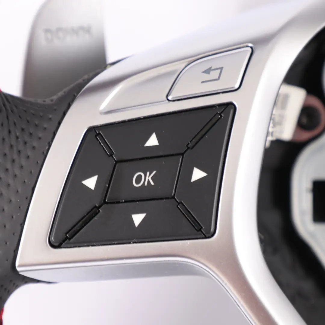 NOUVEAU Volant cuir noir avec palettes changement vitesse pour Mercedes W176 C204 à propos du numéro de pièce A2044605203 Mercedes W176 C204 NOUVEAU Volant cuir noir avec palettes changement vitesse - SKU A2044605203-1 - Numéro de pièce A2044605203