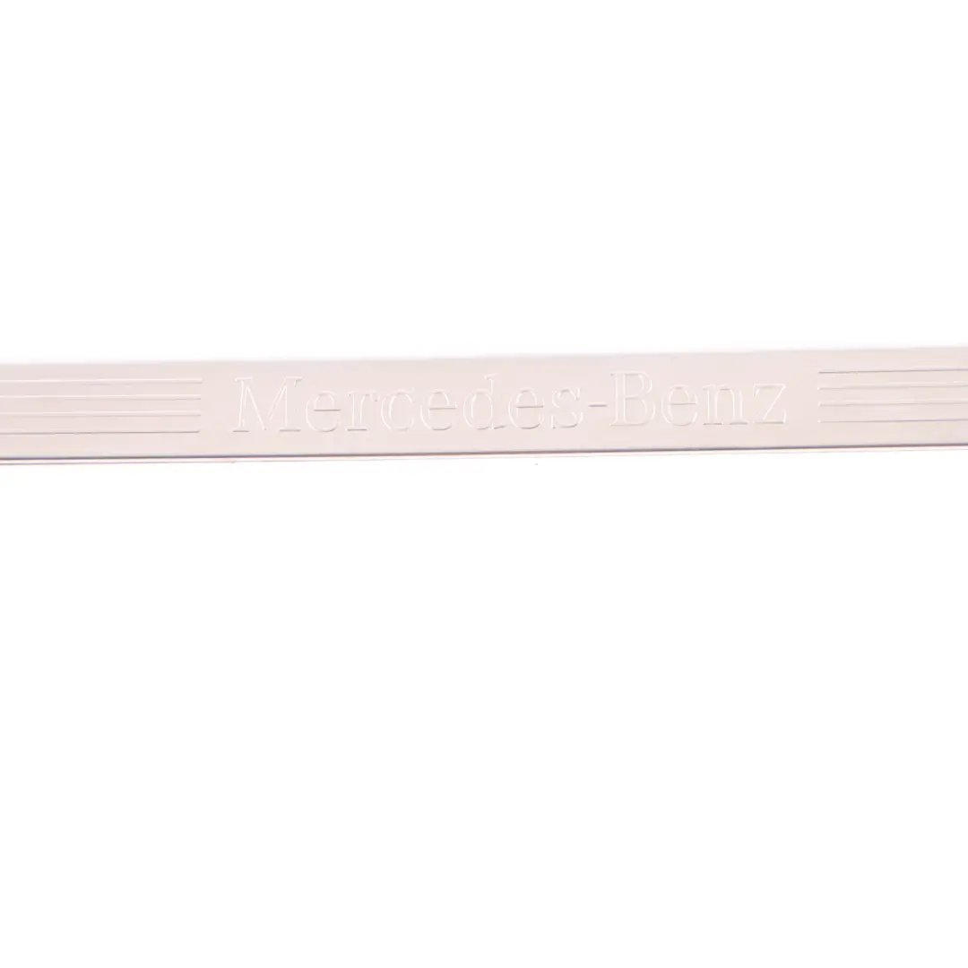 Striscia Soglia Porta Anteriore Sinistra Ingresso per Mercedes C204 con numero di parte A2046801935 Mercedes C204 Striscia Soglia Porta Anteriore Sinistra Ingresso - SKU A2046801935 - Numero di parte A2046801935