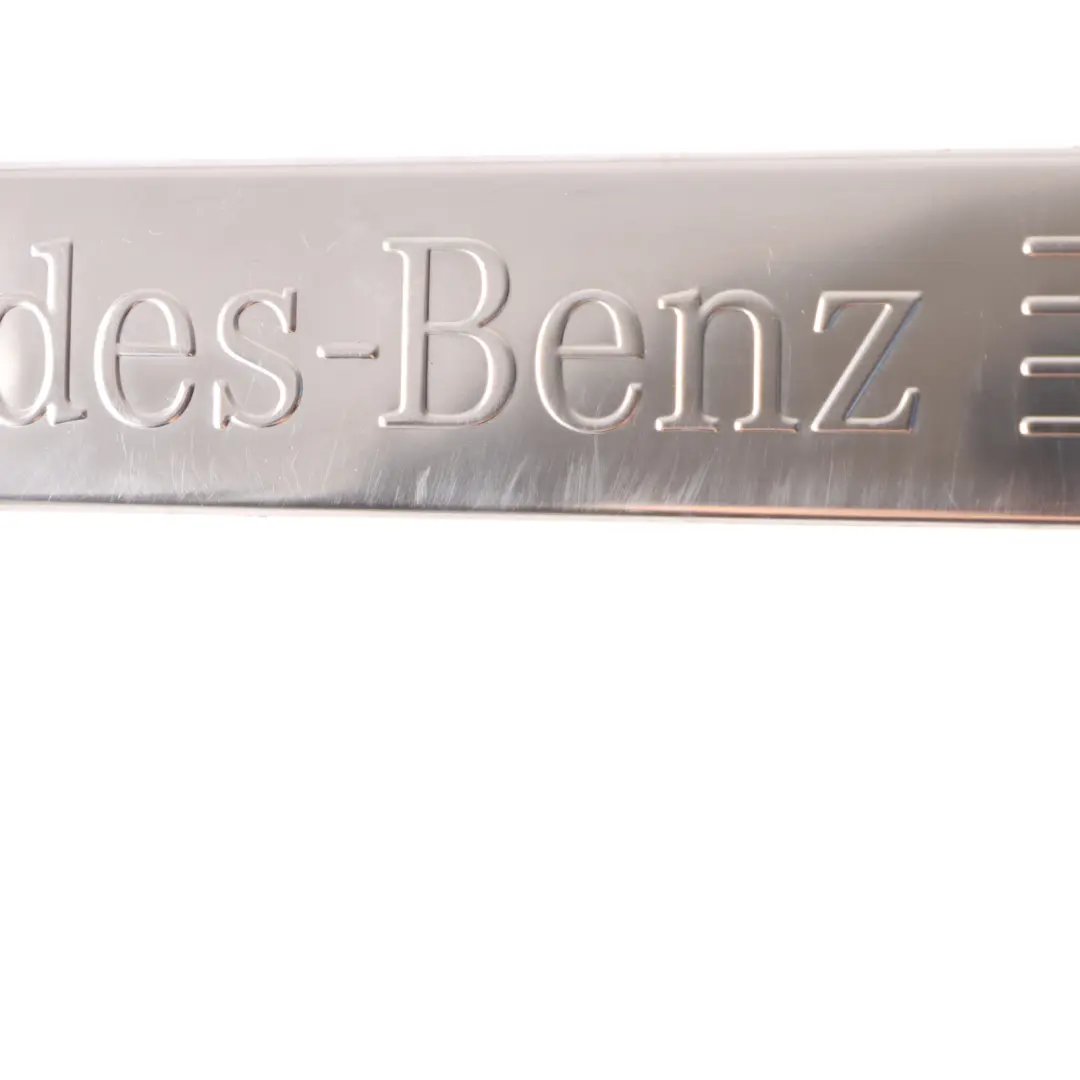 Striscia Soglia Porta Anteriore Sinistra Ingresso per Mercedes C204 con numero di parte A2046801935 Mercedes C204 Striscia Soglia Porta Anteriore Sinistra Ingresso - SKU A2046801935 - Numero di parte A2046801935