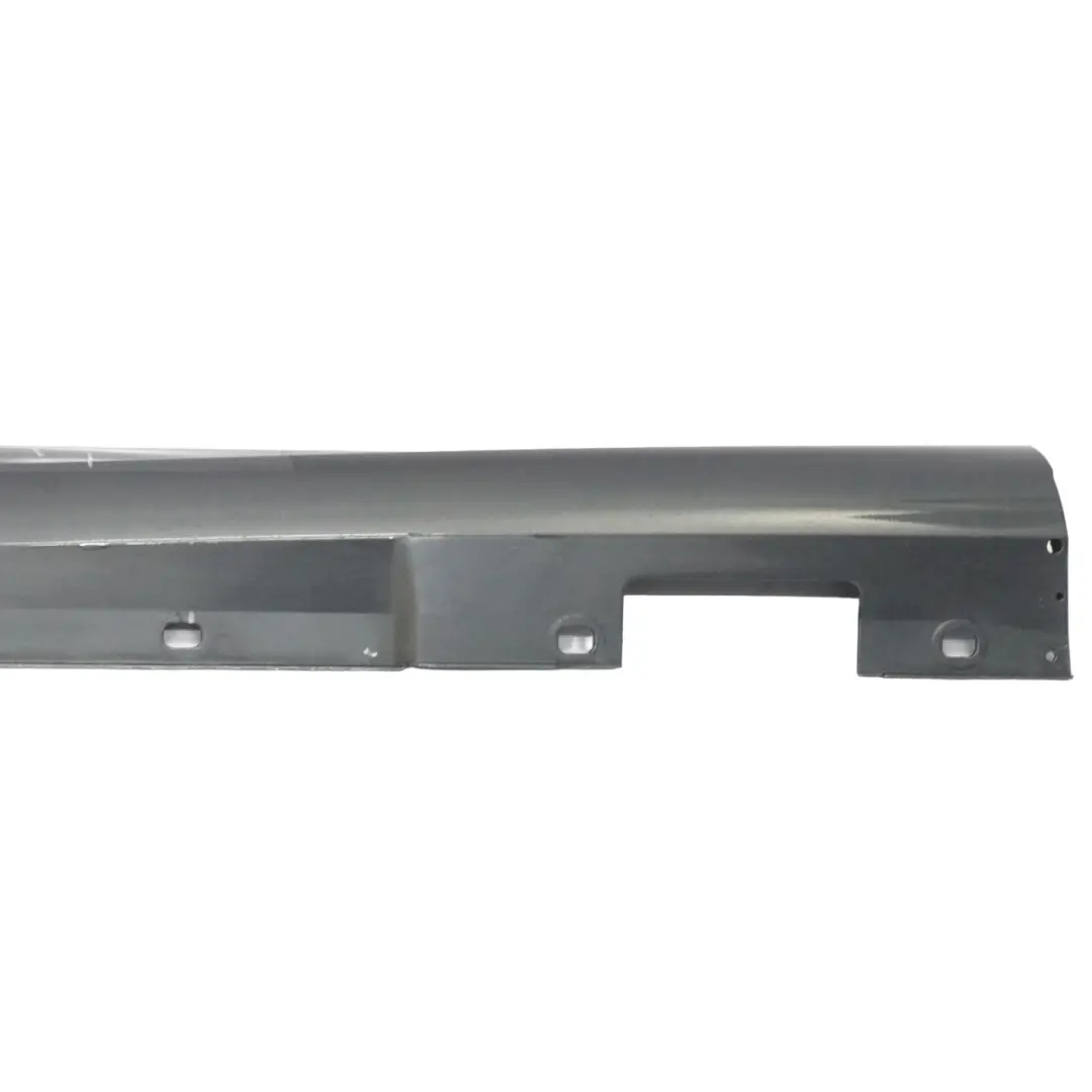 Seitenschwellerabdeckung Türschweller links Tenoritgrau - 755 für Mercedes W204 mit Teilenummer A2046981354 Mercedes W204 Seitenschwellerabdeckung Türschweller links Tenoritgrau - 755 - SKU A2046981354-TNG1 - Teilenummer A2046981354