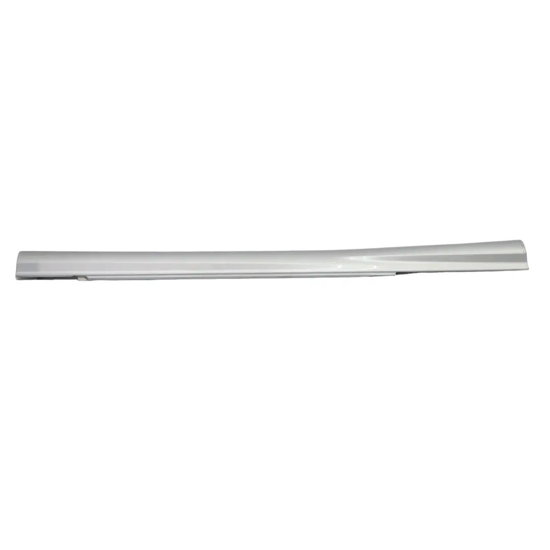 Gonna laterale copri soglia porta destra Iridium Silver - 775 per Mercedes C204 AMG con numero di parte A2046982654 Mercedes C204 AMG Gonna laterale copri soglia porta destra Iridium Silver - 775 - SKU A2046982654-IRS - Numero di parte A2046982654