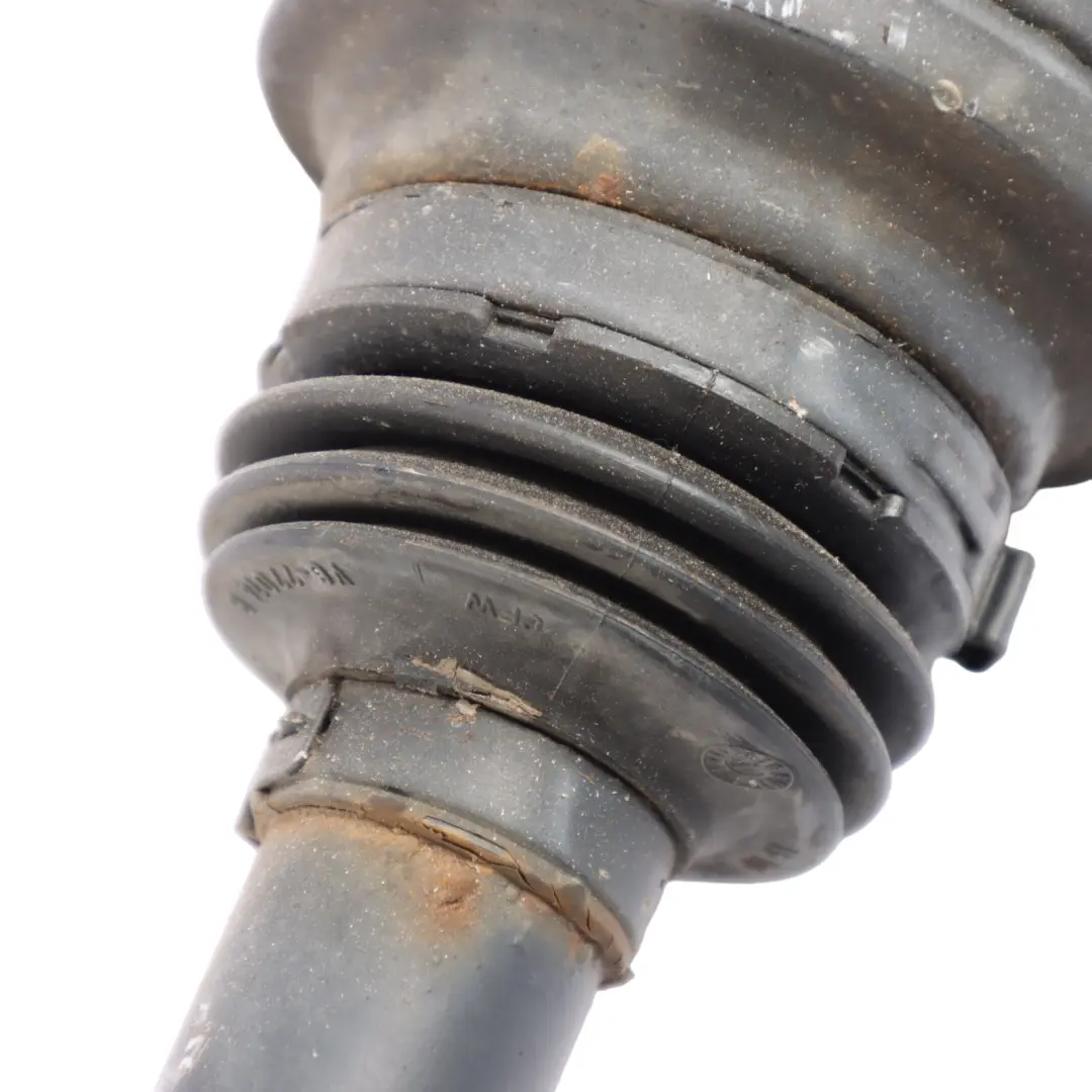 Albero trasmissione asse posteriore destro uscita per Mercedes W205 con numero di parte A2053509608 Mercedes W205 Albero trasmissione asse posteriore destro uscita - SKU A2053509608 - Numero di parte A2053509608