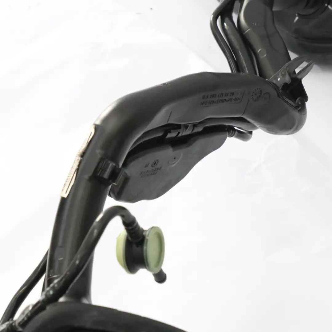 M274 Serbatoio carburante benzina Serbatoio completo per Mercedes W205 con numero di parte A2054708300 Mercedes W205 M274 Serbatoio carburante benzina Serbatoio completo - SKU A2054708300 - Numero di parte A2054708300