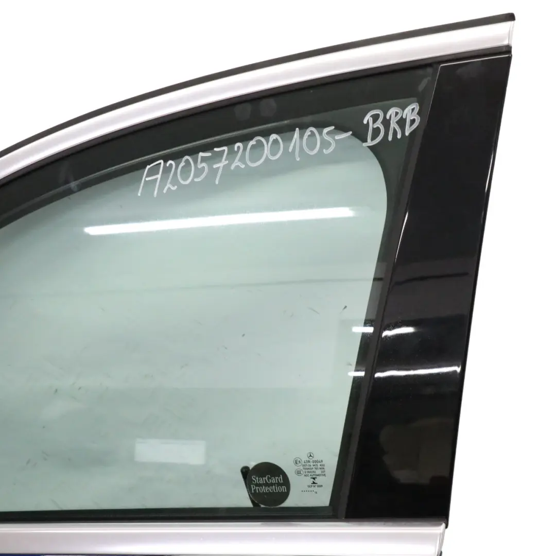 Tür vorne links Brillantblau Metallic - 896 für Mercedes W205 mit Teilenummer A2057200105 Mercedes W205 Tür vorne links Brillantblau Metallic - 896 - SKU A2057200105-BRB - Teilenummer A2057200105