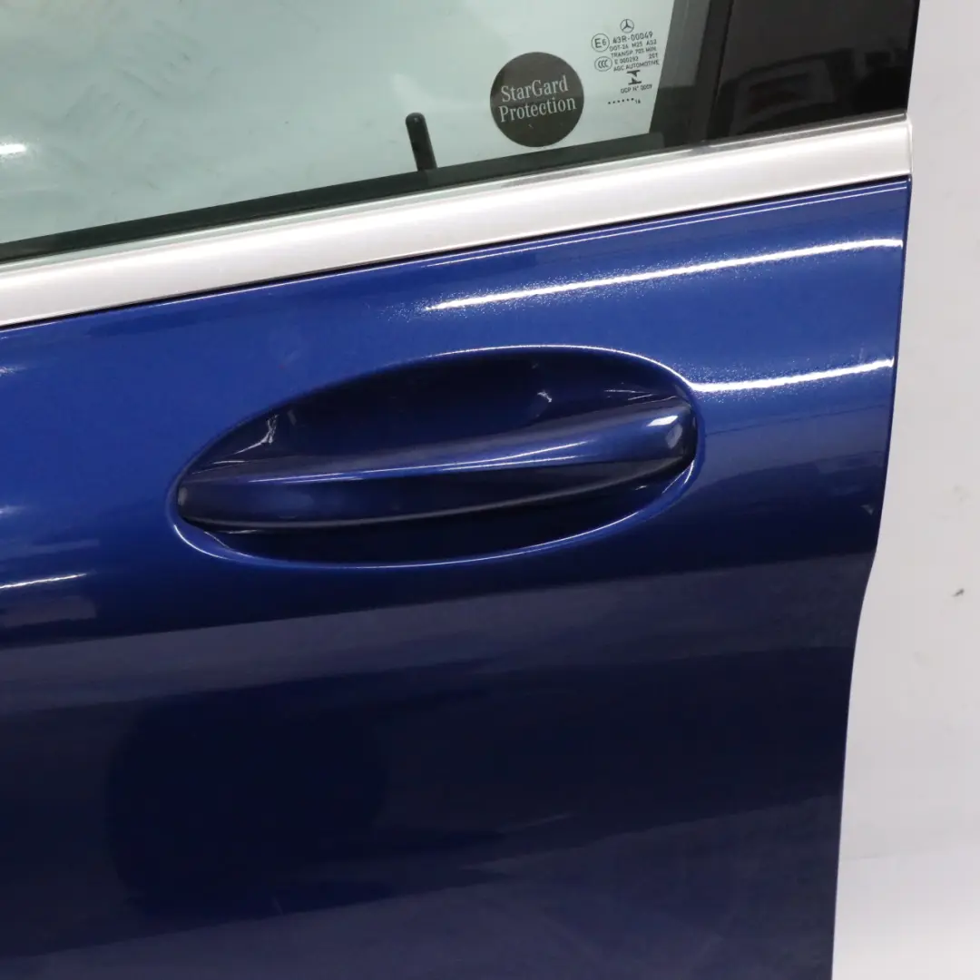 Porta anteriore sinistra Blu brillante metallizzato - 896 per Mercedes W205 con numero di parte A2057200105 Mercedes W205 Porta anteriore sinistra Blu brillante metallizzato - 896 - SKU A2057200105-BRB - Numero di parte A2057200105