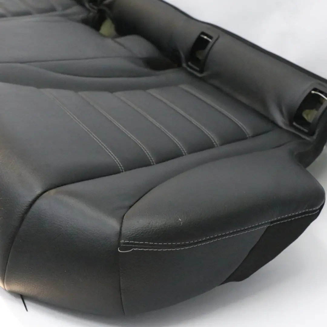 Siège arrière banquette habillage garniture simili cuir noir pour Mercedes W205 à propos du numéro de pièce A2059200650 Mercedes W205 Siège arrière banquette habillage garniture simili cuir noir - SKU A2059200650 - Numéro de pièce A2059200650