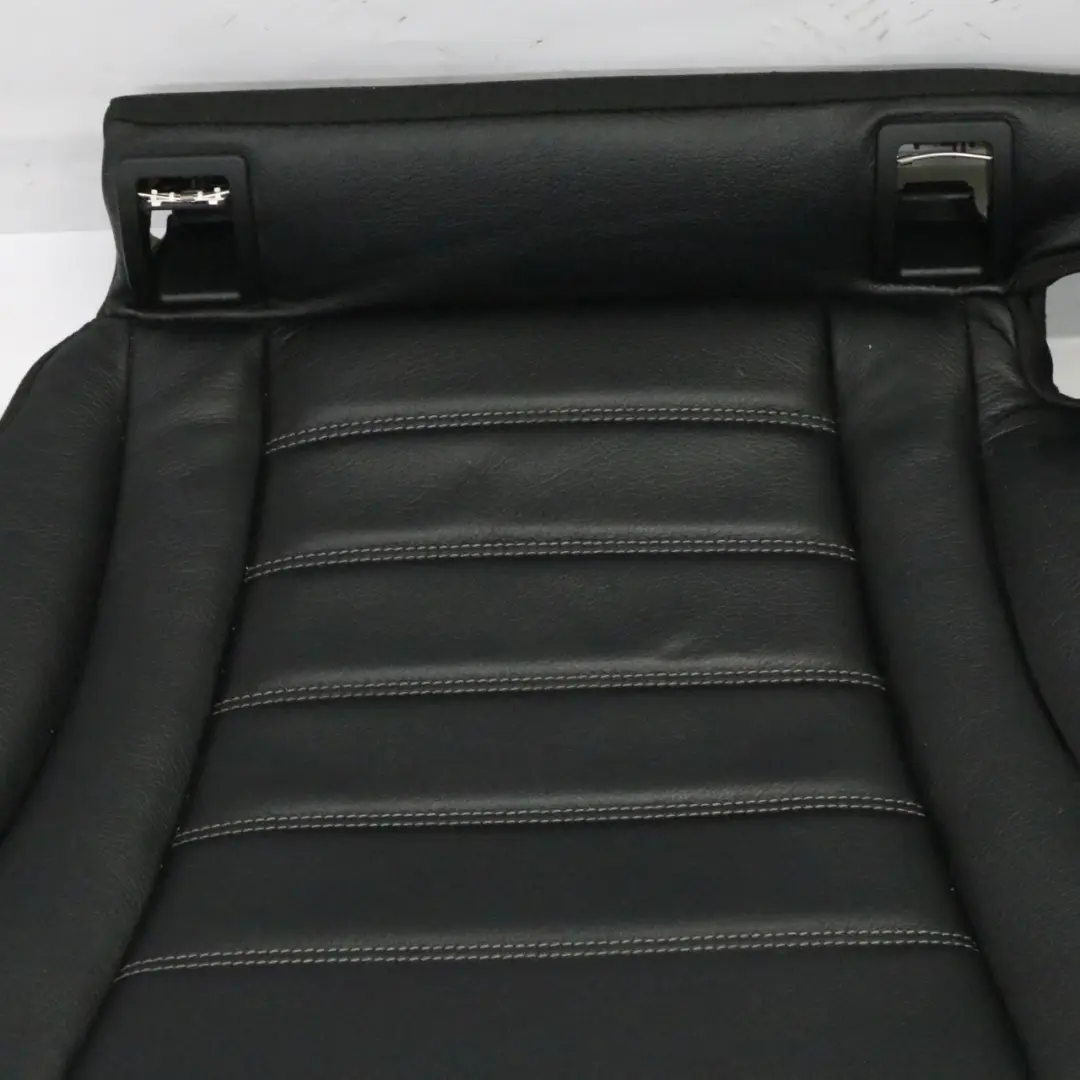 Rücksitzbank Couchverkleidung Trim Schwarz Kunstleder für Mercedes W205 mit Teilenummer A2059200650 Mercedes W205 Rücksitzbank Couchverkleidung Trim Schwarz Kunstleder - SKU A2059200650 - Teilenummer A2059200650