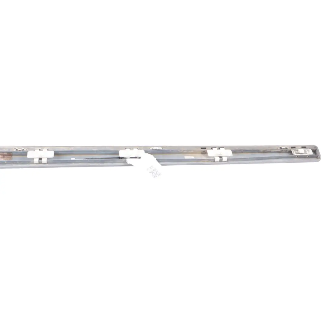 Türverkleidung vorne links Zierleiste Abdeckung Brillantsilber 744 für Mercedes W211 mit Teilenummer A2116901962 Mercedes W211 Türverkleidung vorne links Zierleiste Abdeckung Brillantsilber 744 - SKU A2116901962-DVIV - Teilenummer A2116901962