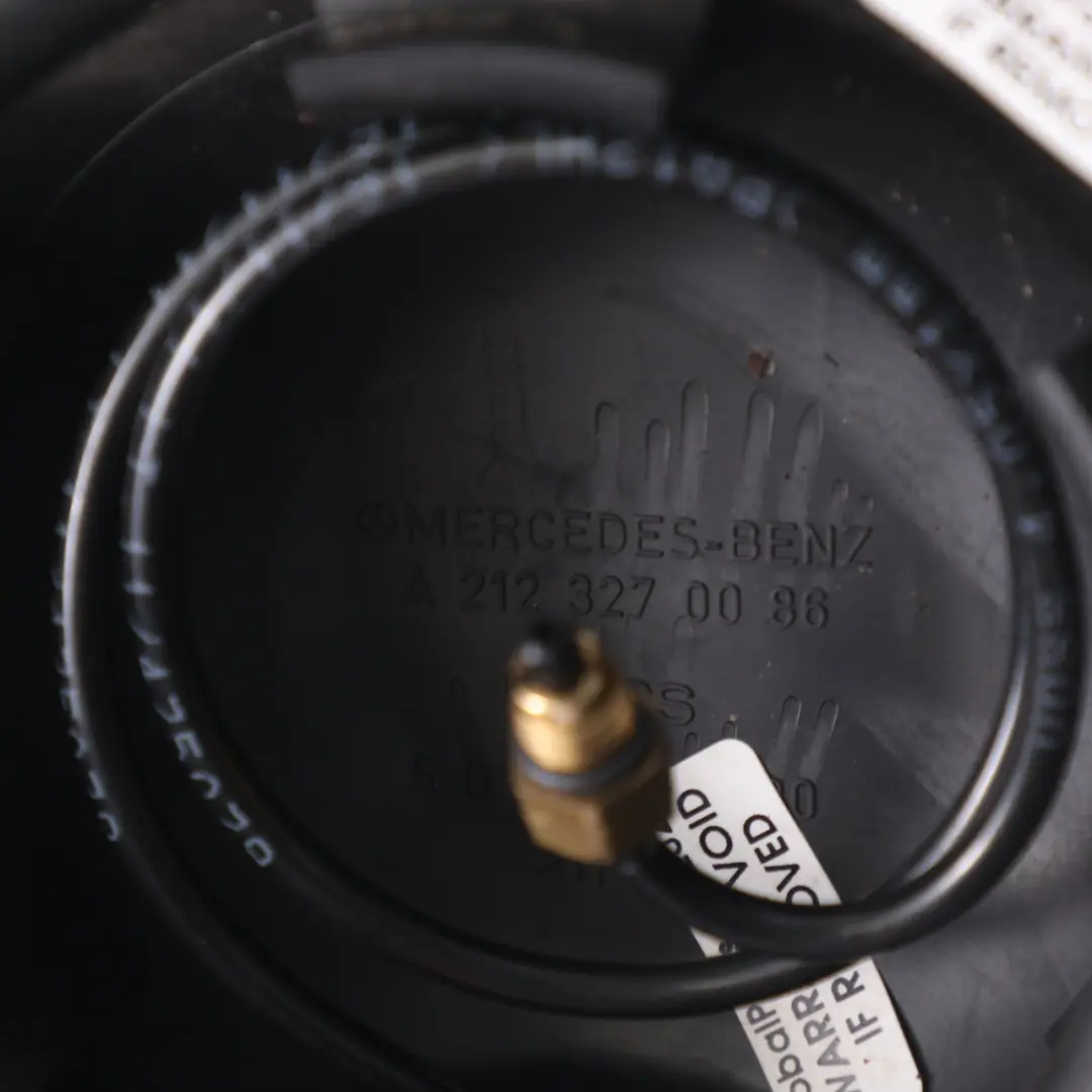 Zylinderkopf Hitze Schutz Abdeckung für Mercedes X218 mit Teilenummer A2123270086 Mercedes X218 Zylinderkopf Hitze Schutz Abdeckung - SKU A2123270086 - Teilenummer A2123270086