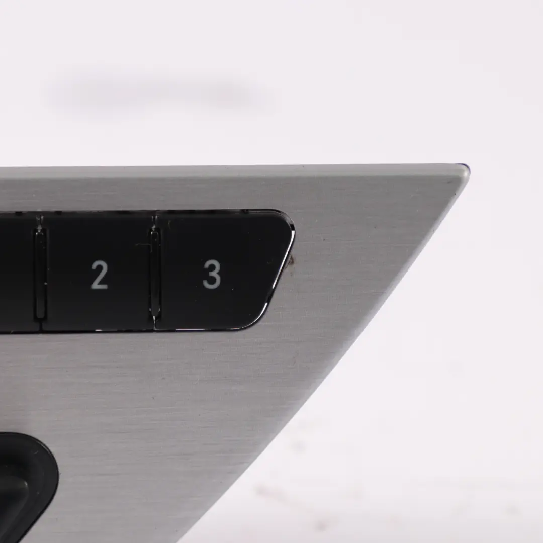 Interruttore sedile Regolazione Memoria Sinistra Porta per Mercedes W204 con numero di parte A2129059600 Mercedes W204 Interruttore sedile Regolazione Memoria Sinistra Porta - SKU A2129059600-3 - Numero di parte A2129059600