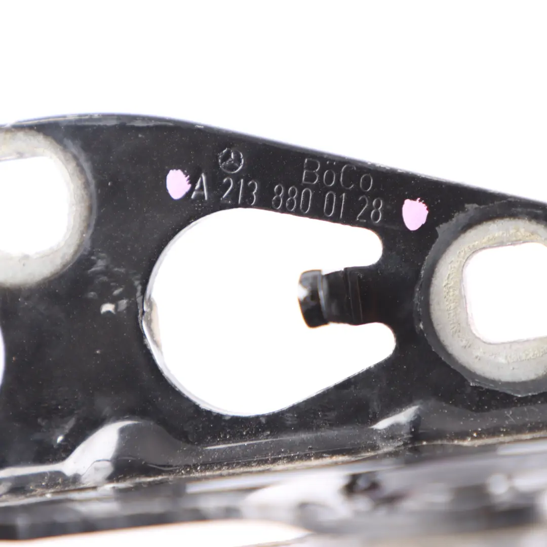 Zawias Maski Lewy Czarny Obsidian Black 197 do Mercedes C238 o numerze A2138800128 Mercedes C238 Zawias Maski Lewy Czarny Obsidian Black 197 - SKU A2138800128-OB - Numer Części A2138800128