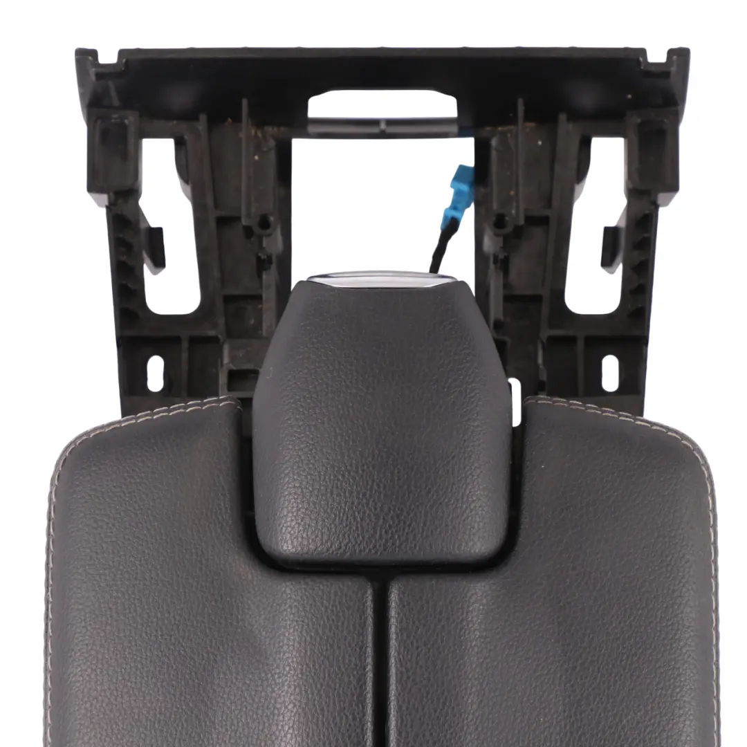 Mercedes X218 Bracciolo console centrale anterior Rivestimento pelle - SKU A2186800096 - Numero di parte A2186800096