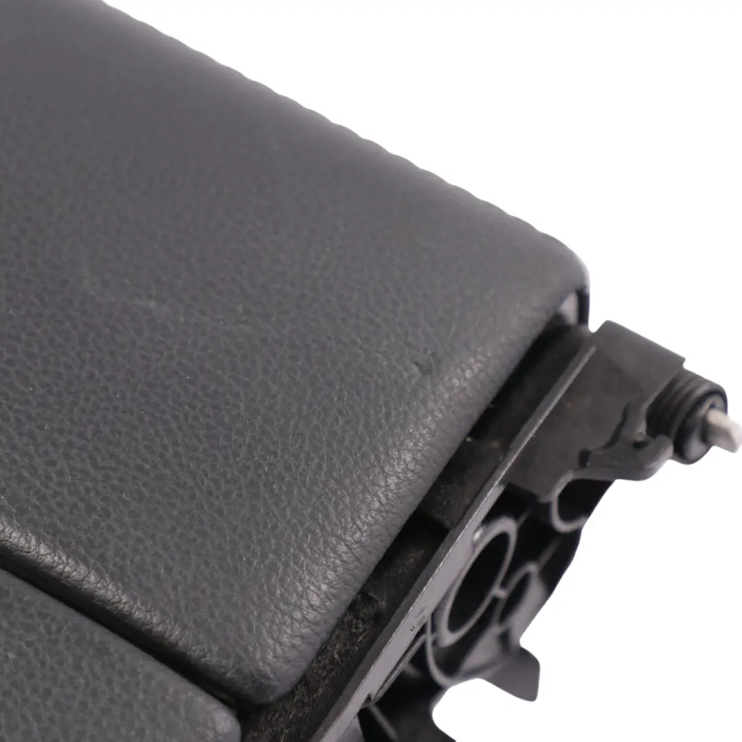 Mercedes X218 console avant accoudoir garniture panneau cuir noir - SKU A2186800096 - Numéro de pièce A2186800096