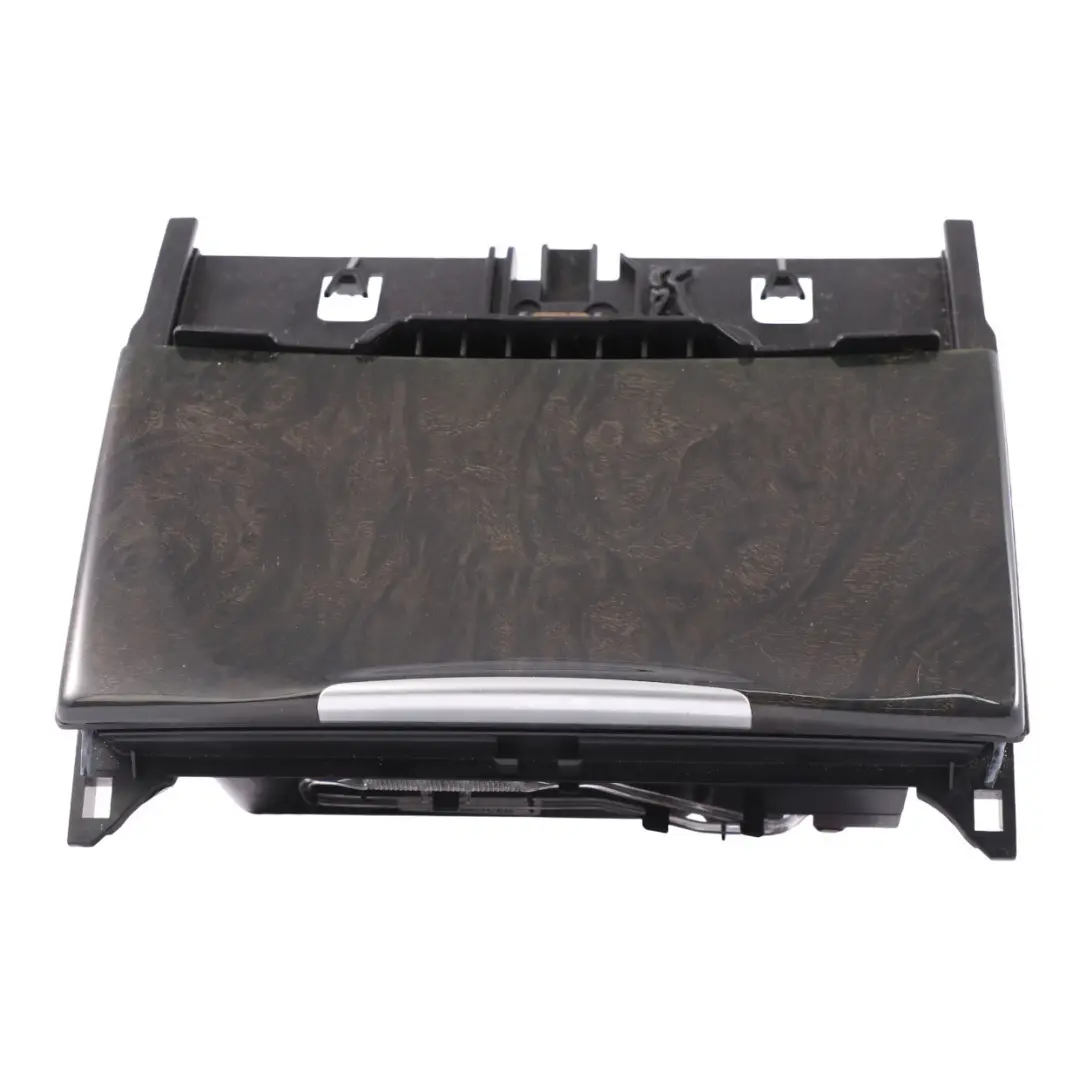 Tableau bord Console centrale Cendrier Cache panneau pour Mercedes X218 à propos du numéro de pièce A2186800750 Mercedes X218 Tableau bord Console centrale Cendrier Cache panneau - SKU A2186800750 - Numéro de pièce A2186800750