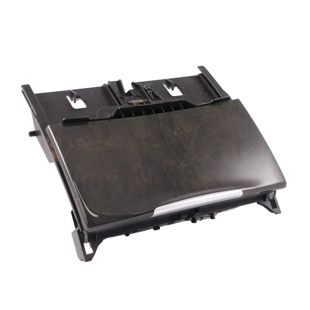 Salpicadero Consola Central Cenicero Embellecedor para Mercedes X218 con número de pieza A2186800750 Mercedes X218 Salpicadero Consola Central Cenicero Embellecedor - SKU A2186800750 - Número de pieza A2186800750