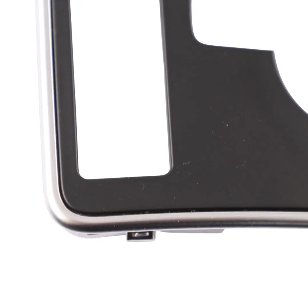 Funksteuergerät Rahmenabdeckung Blende für Mercedes X218 mit Teilenummer A2186805907 Mercedes X218 Funksteuergerät Rahmenabdeckung Blende - SKU A2186805907 - Teilenummer A2186805907