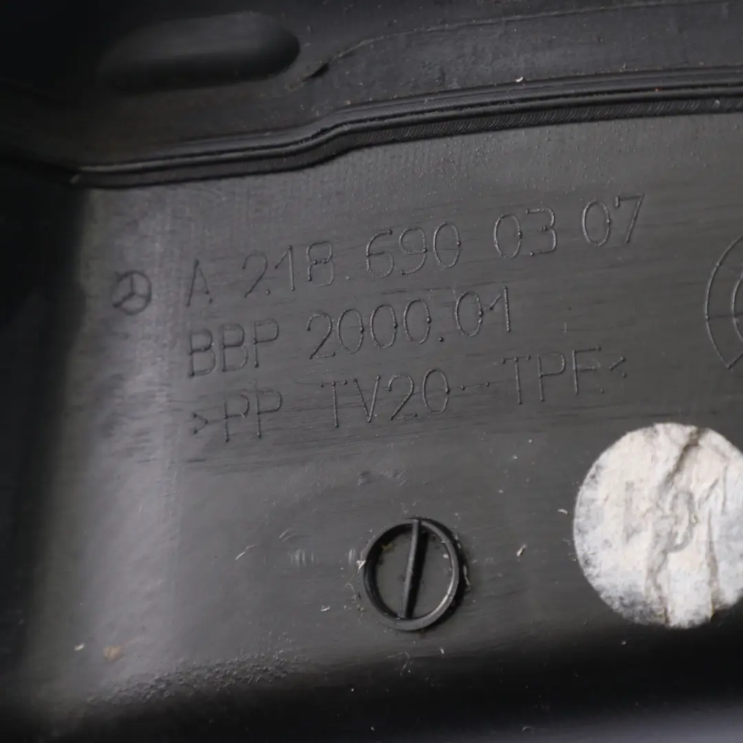 Mercedes X218 Osłona Bagażnika Panel Słupka D Lewy - SKU A2186900307 - Numer Części A2186900307