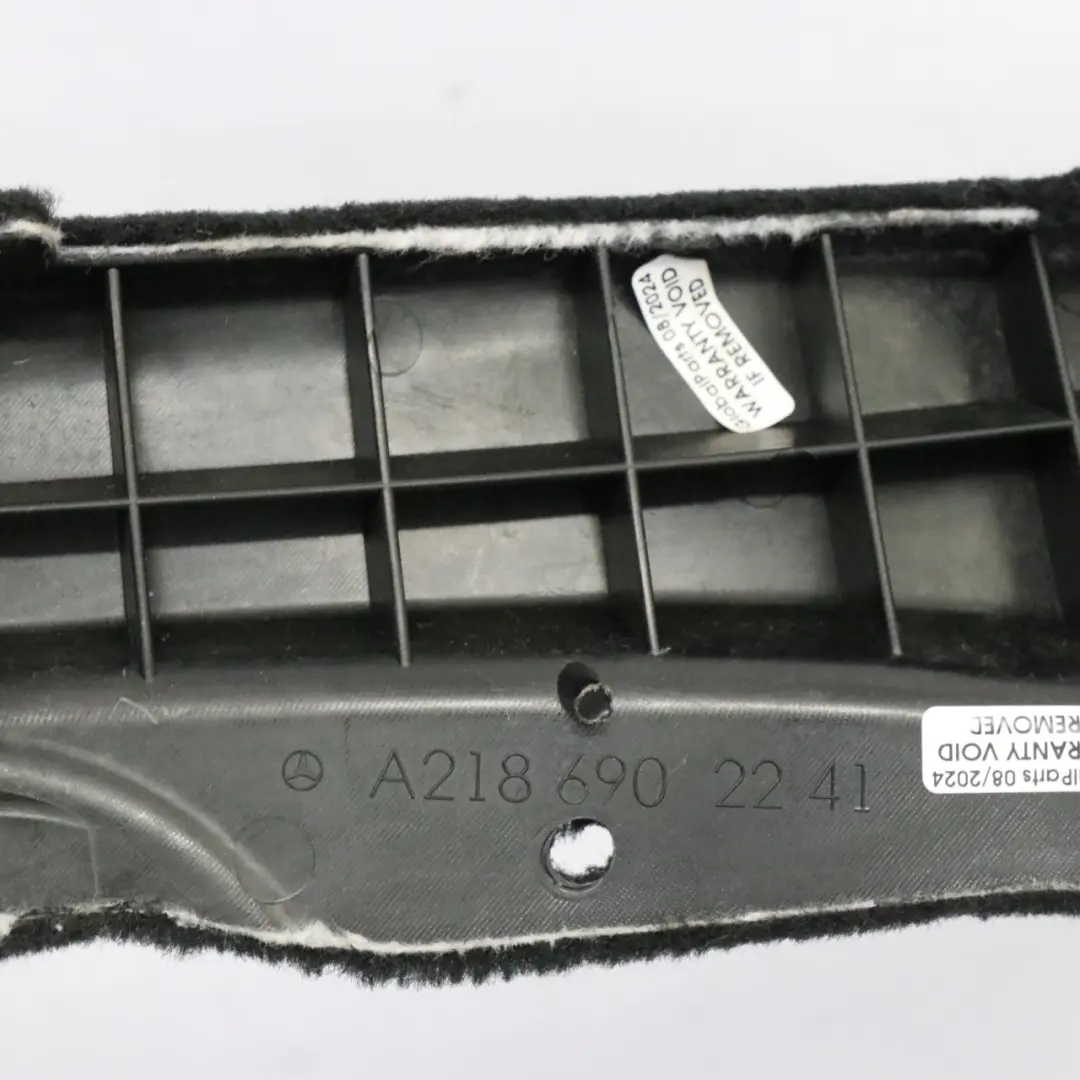 Mercedes X218 Panneau habillage coffre arrière gauche D-Pillar Noir - SKU A2186902241 - Numéro de pièce A2186902241