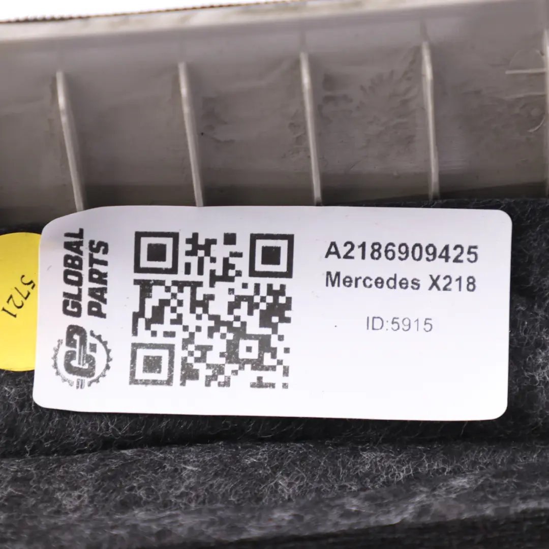 Pannello di copertura montante A anteriore destro Nero per Mercedes X218 con numero di parte A2186909425 Mercedes X218 Pannello di copertura montante A anteriore destro Nero - SKU A2186909425 - Numero di parte A2186909425