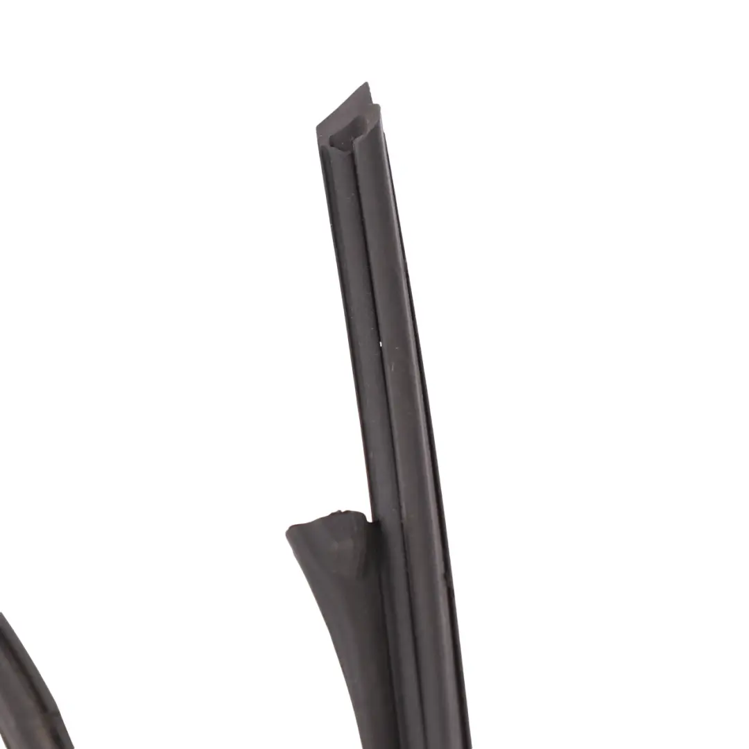 Türfensterdichtung Links Seite Vorne Hinten für Mercedes X218 mit Teilenummer A2187200978 Mercedes X218 Türfensterdichtung Links Seite Vorne Hinten - SKU A2187200978 - Teilenummer A2187200978