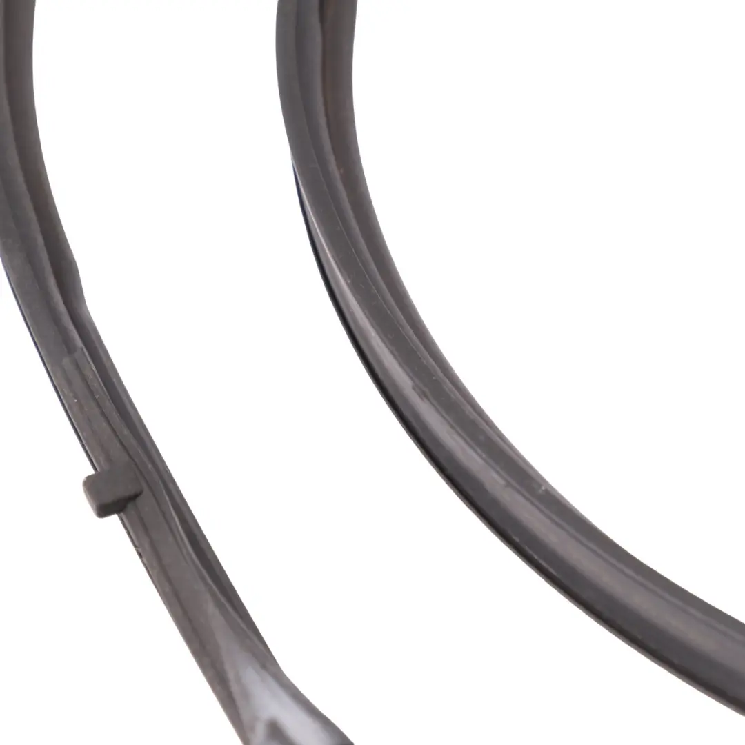 Guarnizione finestrino porta destra anterior posterior per Mercedes X218 con numero di parte A2187201078 Mercedes X218 Guarnizione finestrino porta destra anterior posterior - SKU A2187201078 - Numero di parte A2187201078