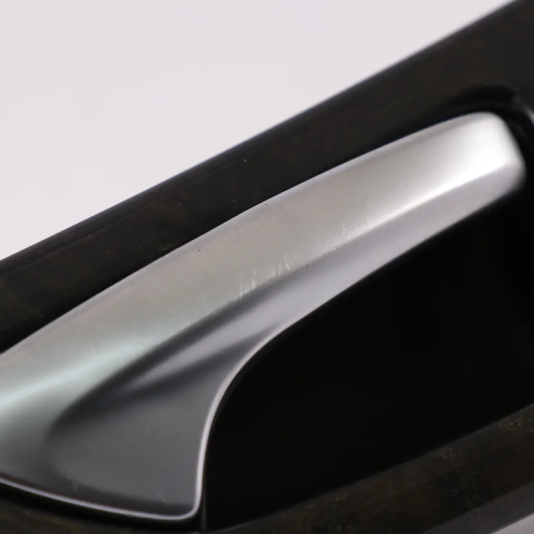 Maniglia porta interna sinistra Maniglia a tirare legno frassino per Mercedes X218 con numero di parte A2187205880 Mercedes X218 Maniglia porta interna sinistra Maniglia a tirare legno frassino - SKU A2187205880 - Numero di parte A2187205880