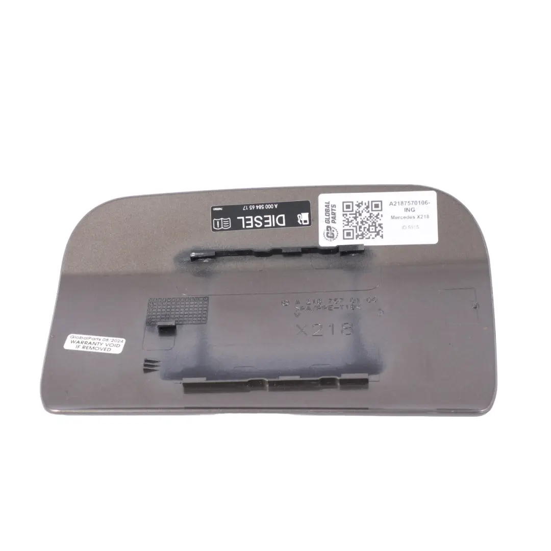 Copri serbatoio Kosmos Grigio Indium - 963 A1767570006 per Mercedes CLS X218 con numero di parte A2187570106 Mercedes CLS X218 Copri serbatoio Kosmos Grigio Indium - 963 A1767570006 - SKU A2187570106-ING - Numero di parte A2187570106