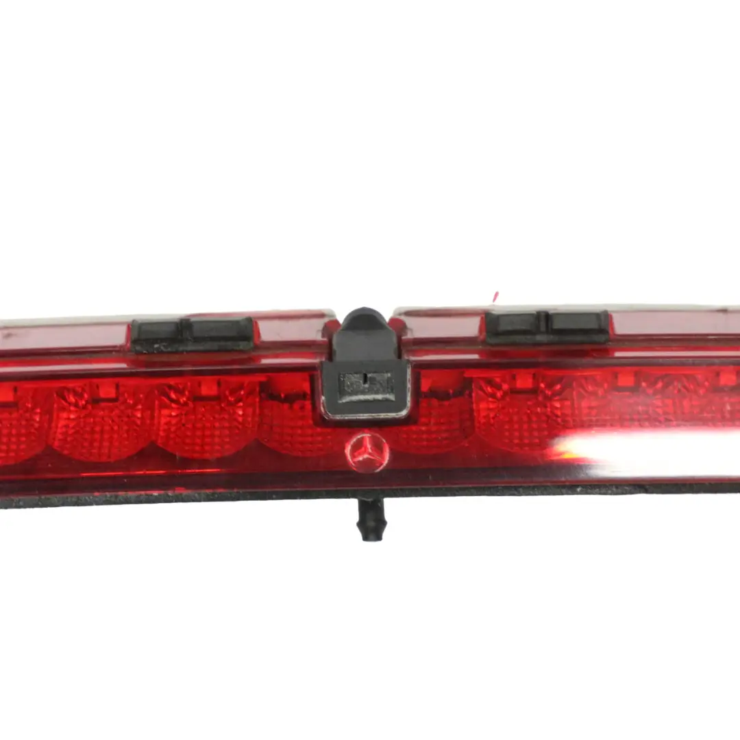 Luce di stop aggiuntiva terza luce freno posteriore per Mercedes X218 con numero di parte A2189060100 Mercedes X218 Luce di stop aggiuntiva terza luce freno posteriore - SKU A2189060100 - Numero di parte A2189060100