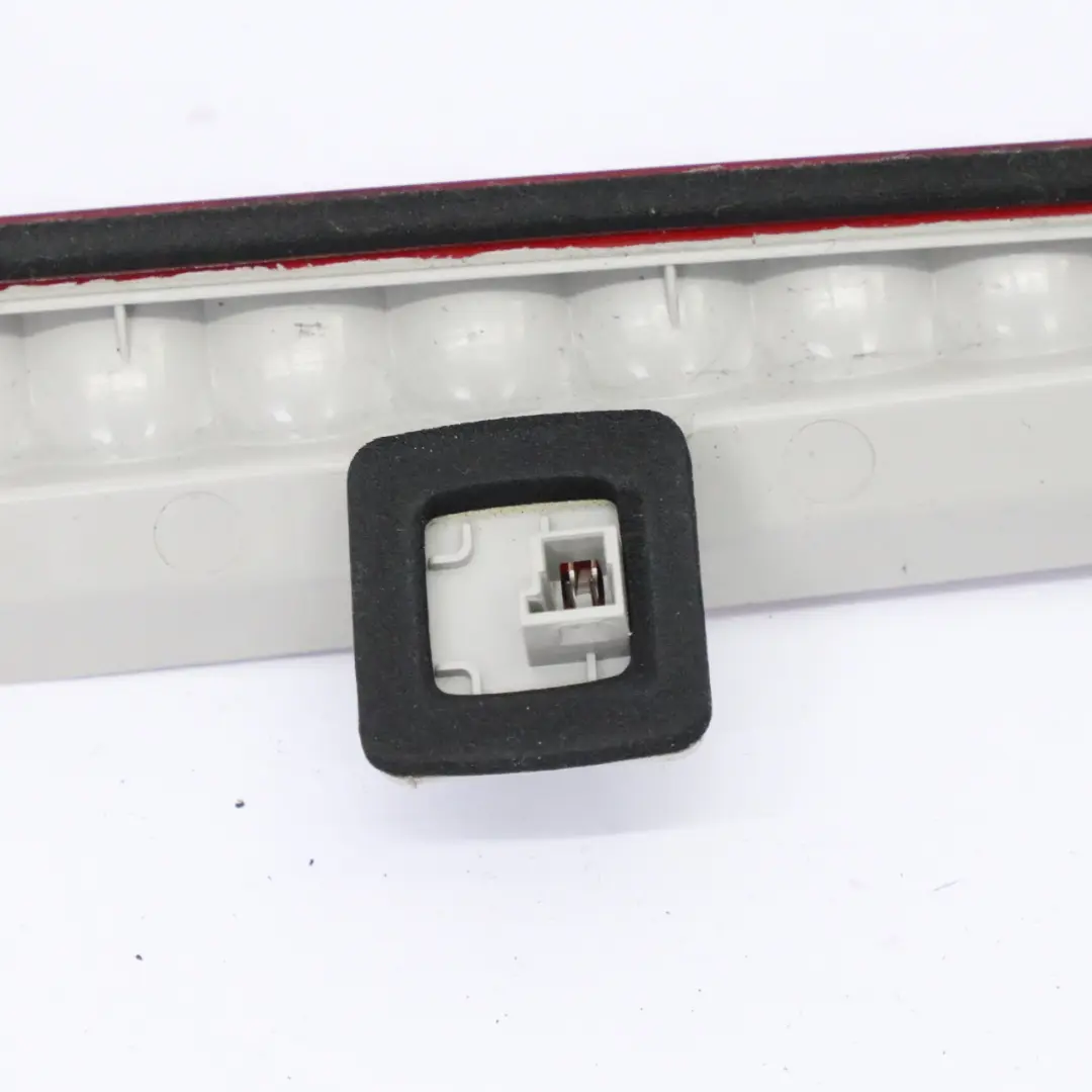 Luce di stop aggiuntiva terza luce freno posteriore per Mercedes X218 con numero di parte A2189060100 Mercedes X218 Luce di stop aggiuntiva terza luce freno posteriore - SKU A2189060100 - Numero di parte A2189060100