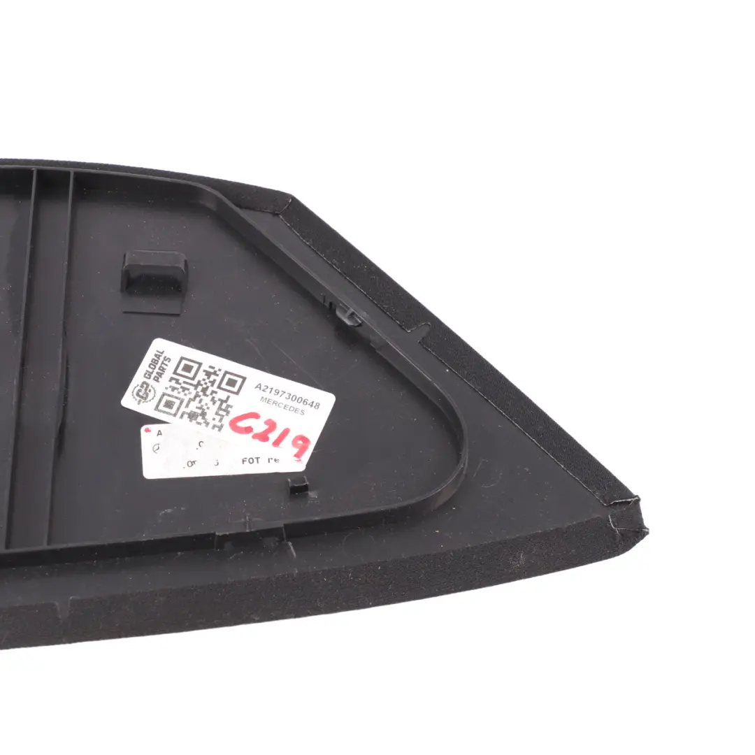 Couvercle Carte Porte Arrière Droite Panneau tissu pour Mercedes C219 à propos du numéro de pièce A2197300648 Mercedes C219 Couvercle Carte Porte Arrière Droite Panneau tissu - SKU A2197300648 - Numéro de pièce A2197300648