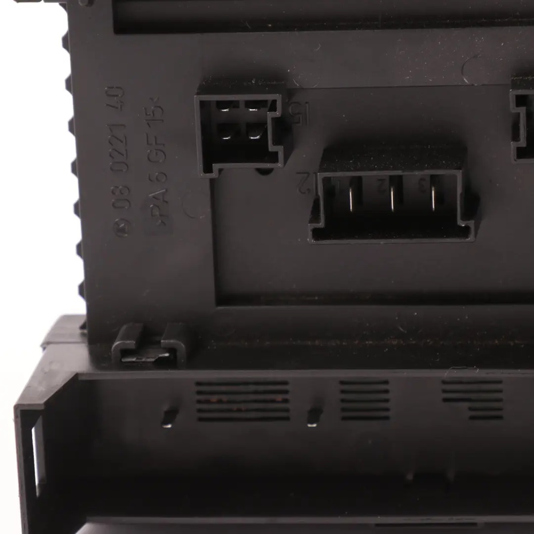 Scatola fusibili Unità controllo SAM Modulo relè per Mercedes W221 con numero di parte A2215403250 Mercedes W221 Scatola fusibili Unità controllo SAM Modulo relè - SKU A2215403250 - Numero di parte A2215403250