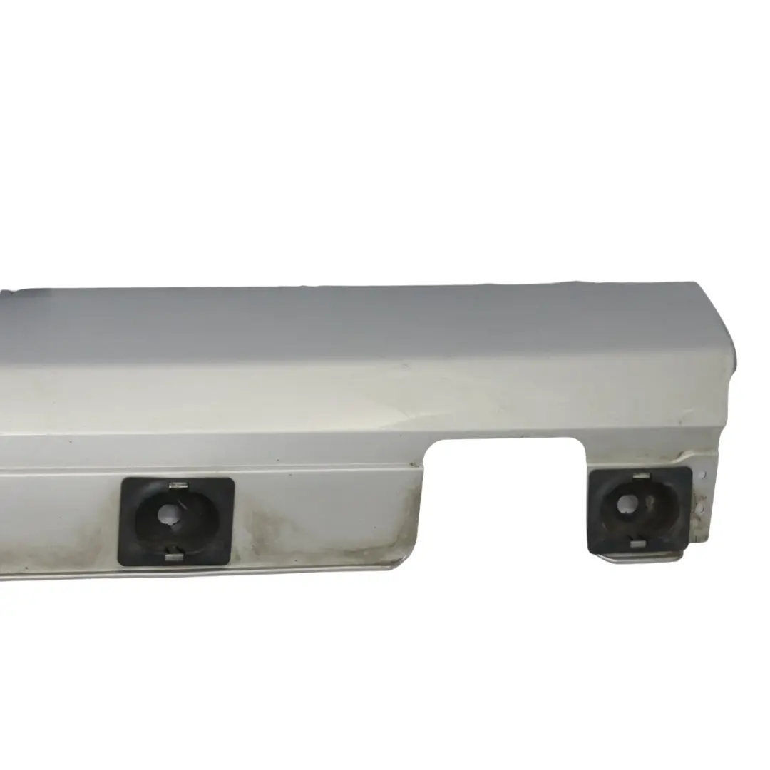 Couvercle de seuil de porte gauche Iridium Silver 775 pour Mercedes W221 à propos du numéro de pièce A2216900140 Mercedes W221 Couvercle de seuil de porte gauche Iridium Silver 775 - SKU A2216900140-IRS - Numéro de pièce A2216900140