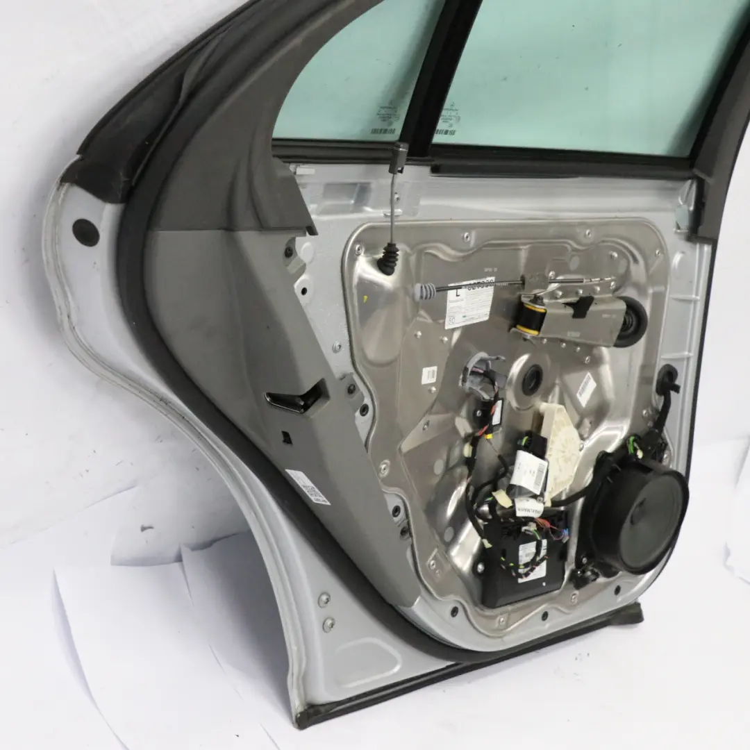 Hintere Linke Tür Türverkleidung Iridium Silber Metallic - 775 für Mercedes W221 mit Teilenummer A2217300305 Mercedes W221 Hintere Linke Tür Türverkleidung Iridium Silber Metallic - 775 - SKU A2217300305-IRS1 - Teilenummer A2217300305