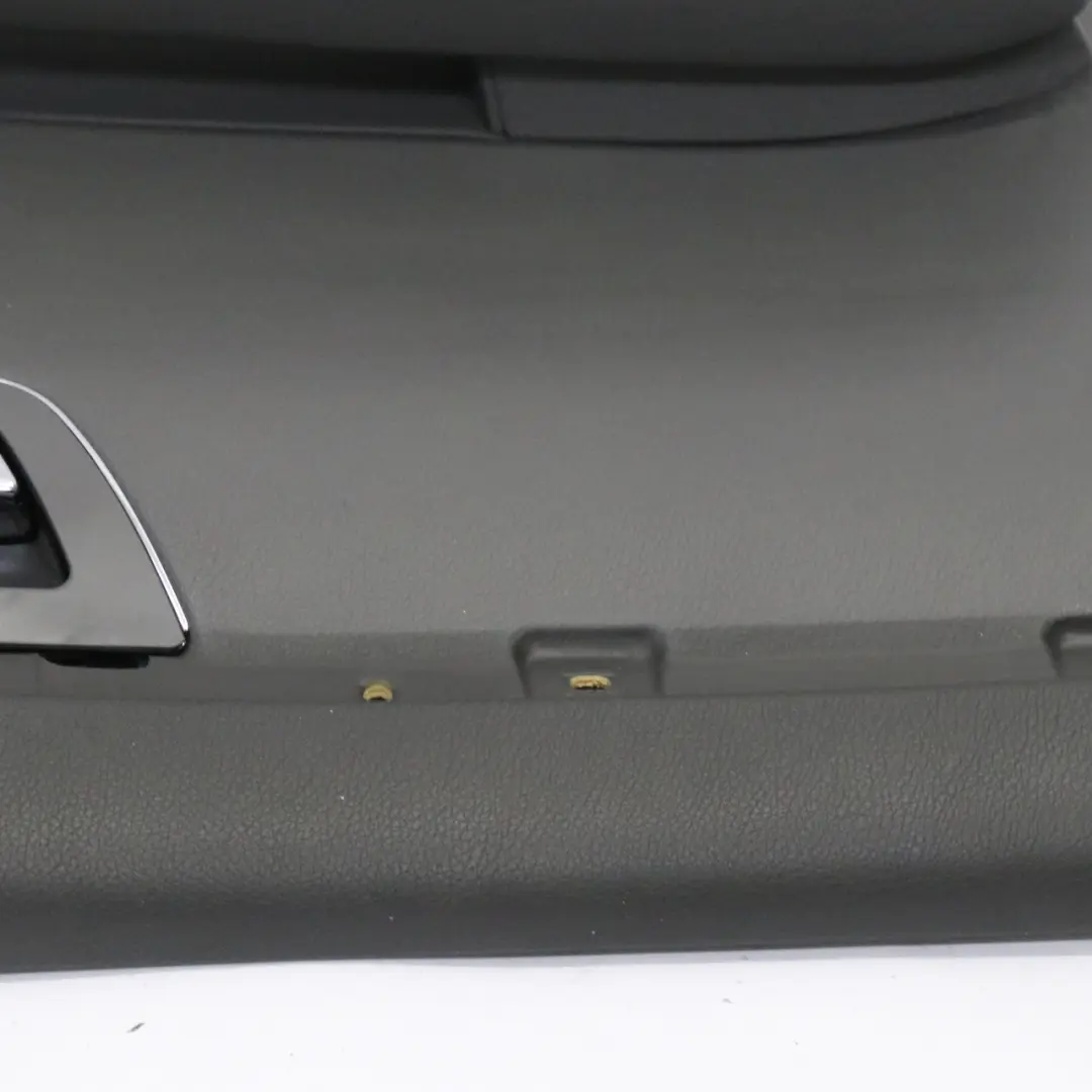 Mercedes W221 Couvercle carte porte arrière gauche Panneau cuir - SKU A2217301579-2 - Numéro de pièce A2217301579