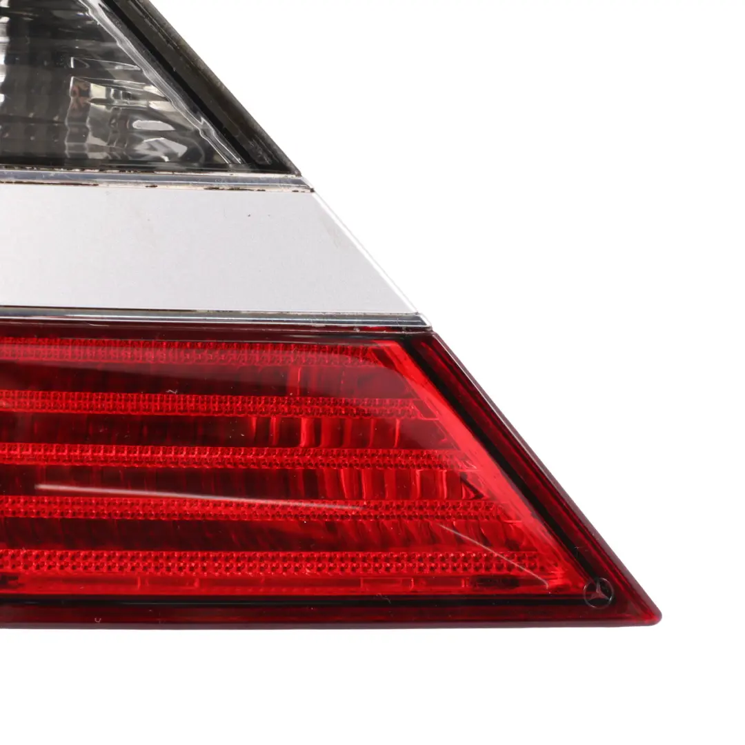 Lampada posteriore sinistra Fanale posteriore Iridium Silver - 775 per Mercedes W221 con numero di parte A2218200164 Mercedes W221 Lampada posteriore sinistra Fanale posteriore Iridium Silver - 775 - SKU A2218200164-IRS - Numero di parte A2218200164