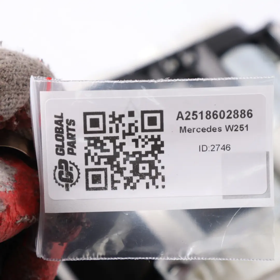 Mercedes R W251 Driver's Seat Belt Front Right O/S Safety Belt Black - SKU RHD-A2518602886 - Part number A2518602886
