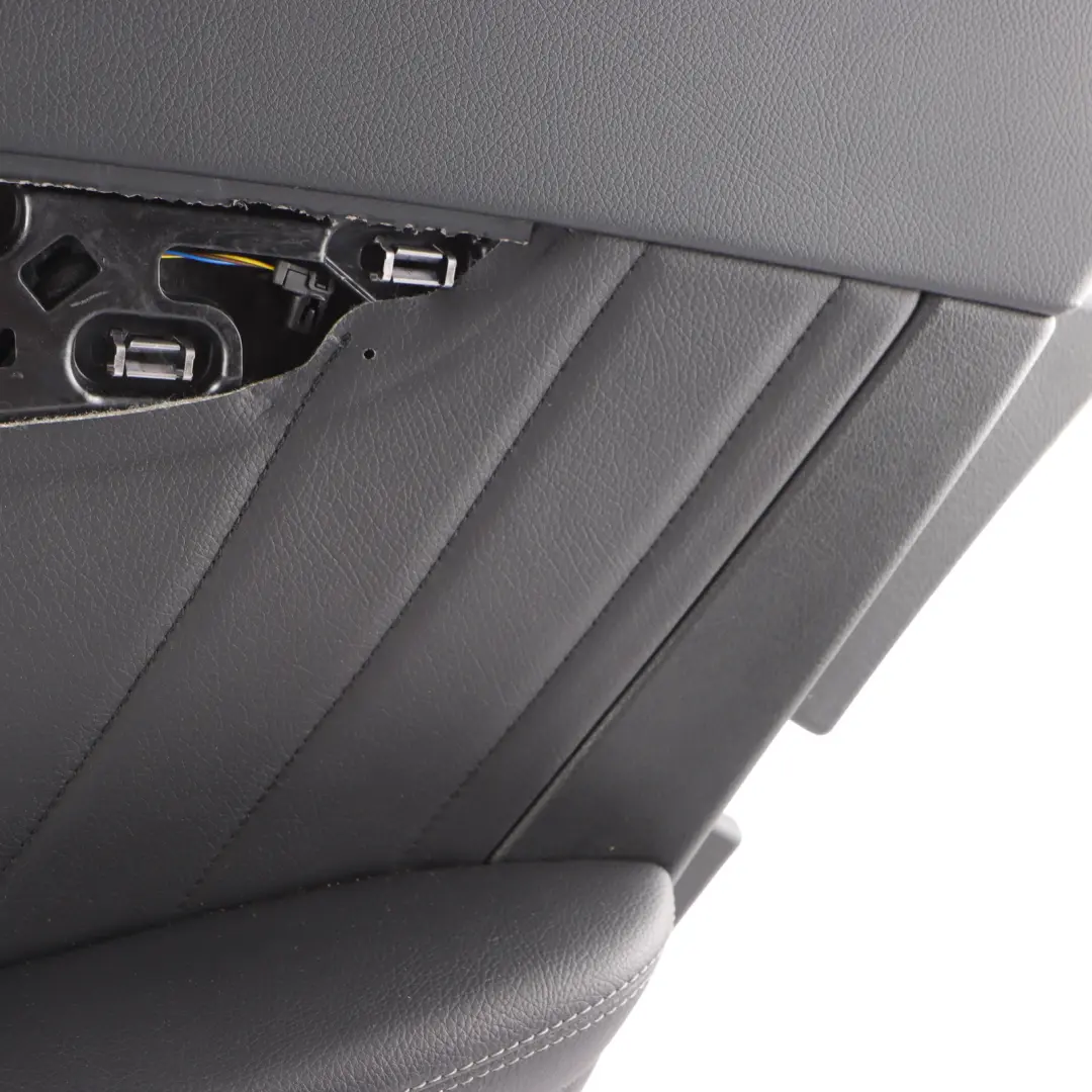 Panel De Moldura Interior Puerta Trasera Derecha Mercedes X253 AMG para con número de pieza A2537301003 Panel De Moldura Interior Puerta Trasera Derecha Mercedes X253 AMG - SKU A2537301003 - Número de pieza A2537301003