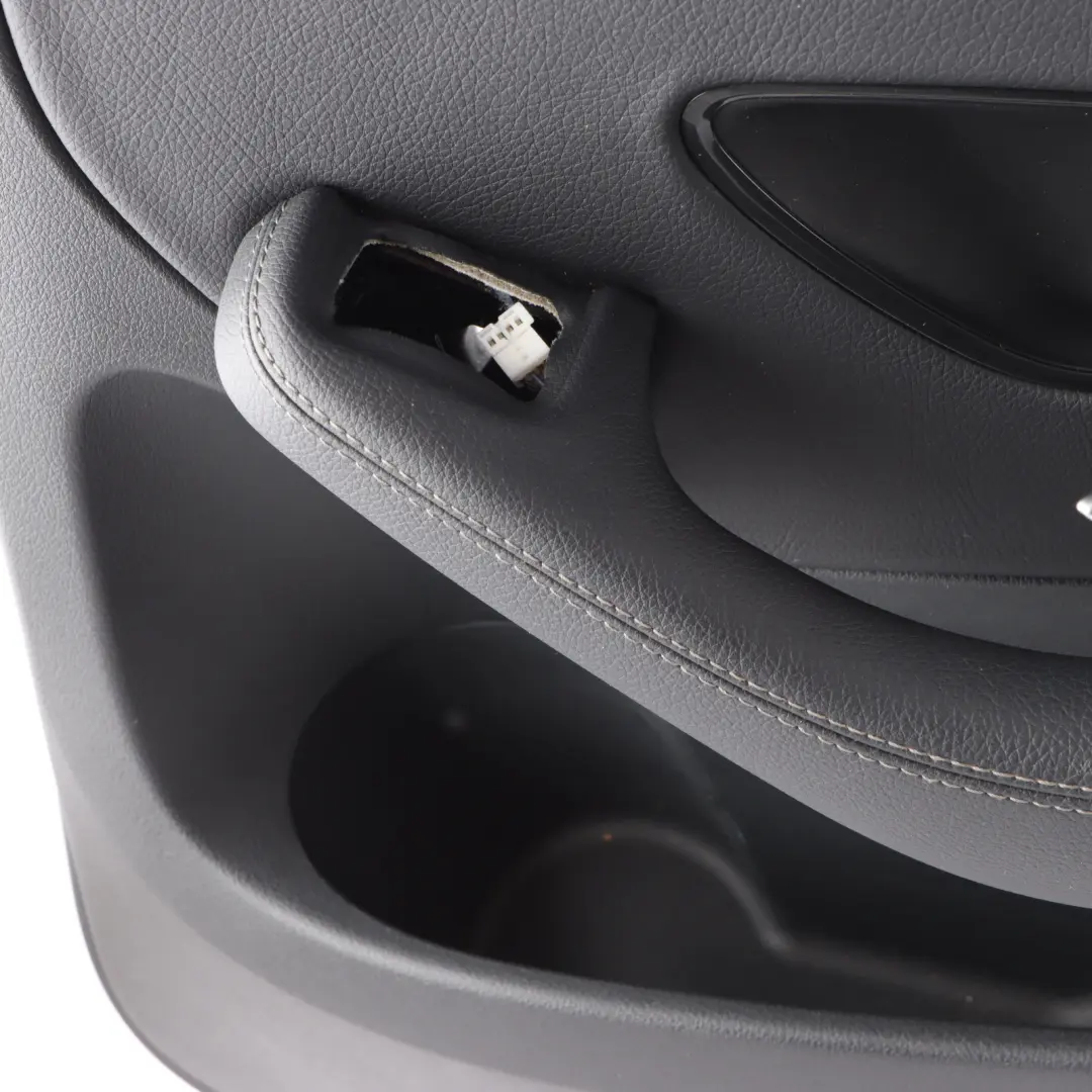 Cache Intérieur De La Carte Porte Arrière Droite pour Mercedes X253 AMG à propos du numéro de pièce A2537301003 Mercedes X253 AMG Cache Intérieur De La Carte Porte Arrière Droite - SKU A2537301003 - Numéro de pièce A2537301003