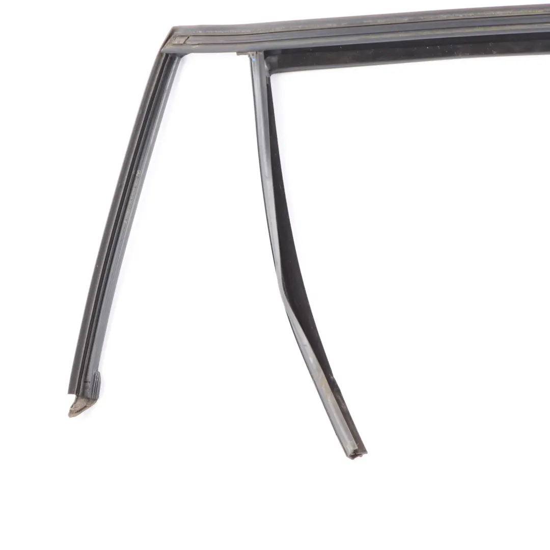 Embellecedor Exterior Ventana Puerta Trasera Derecha para Mercedes X253 con número de pieza A2537350425 Mercedes X253 Embellecedor Exterior Ventana Puerta Trasera Derecha - SKU A2537350425 - Número de pieza A2537350425