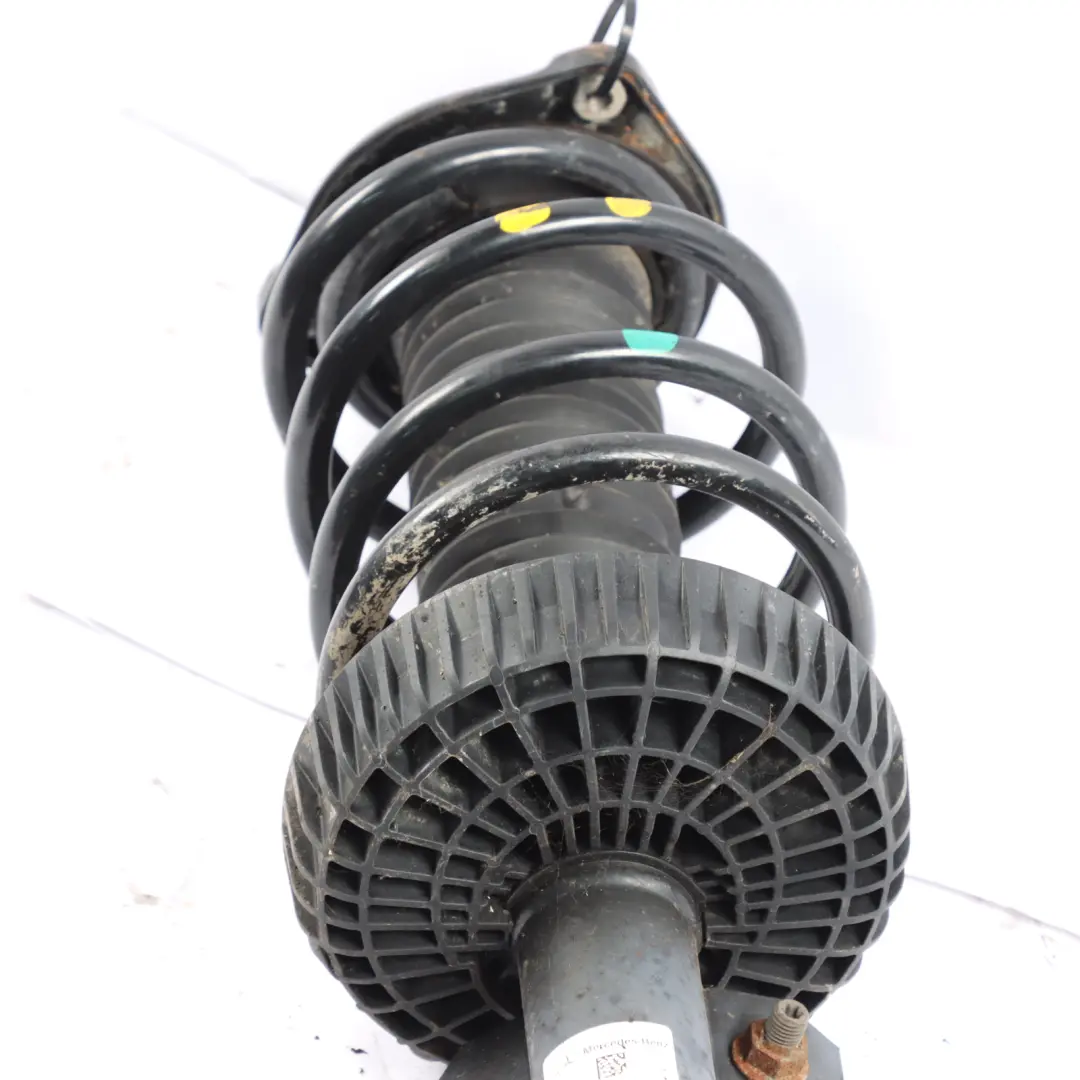 Delantero Derecho Strut Muelle Amortiguador para Mercedes W447 con número de pieza A4473202700 Mercedes W447 Delantero Derecho Strut Muelle Amortiguador - SKU A4473202700-1 - Número de pieza A4473202700