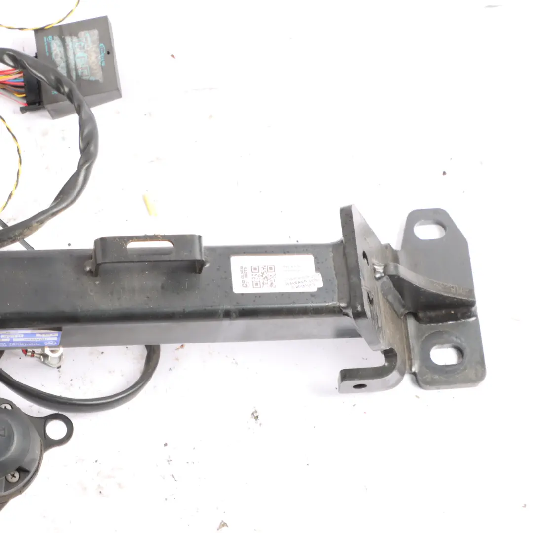 Tow Bar Trailer BMW F10 Tow-Trust Towbar Towing Hitch Hook Carrier to with Part number 6876028 Tow Bar Trailer BMW F10 Tow-Trust Towbar Towing Hitch Hook Carrier - SKU 6876028 - Part number 6876028