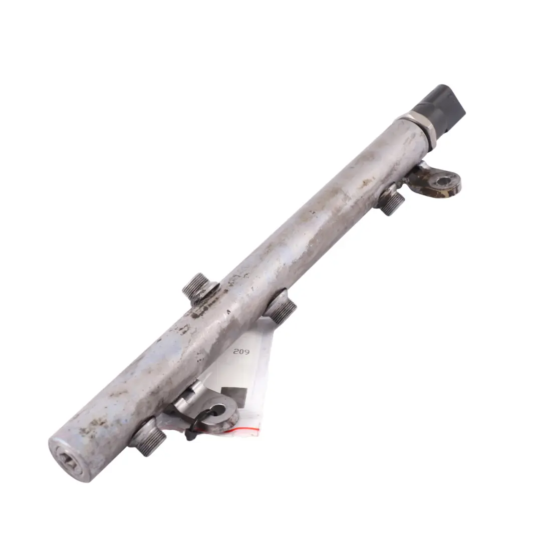 OM642 Kraftstoff Einspritz Leitung für Mercedes W164 W203 C219 mit Teilenummer A6420700695 Mercedes W164 W203 C219 OM642 Kraftstoff Einspritz Leitung - SKU A6420700695 - Teilenummer A6420700695