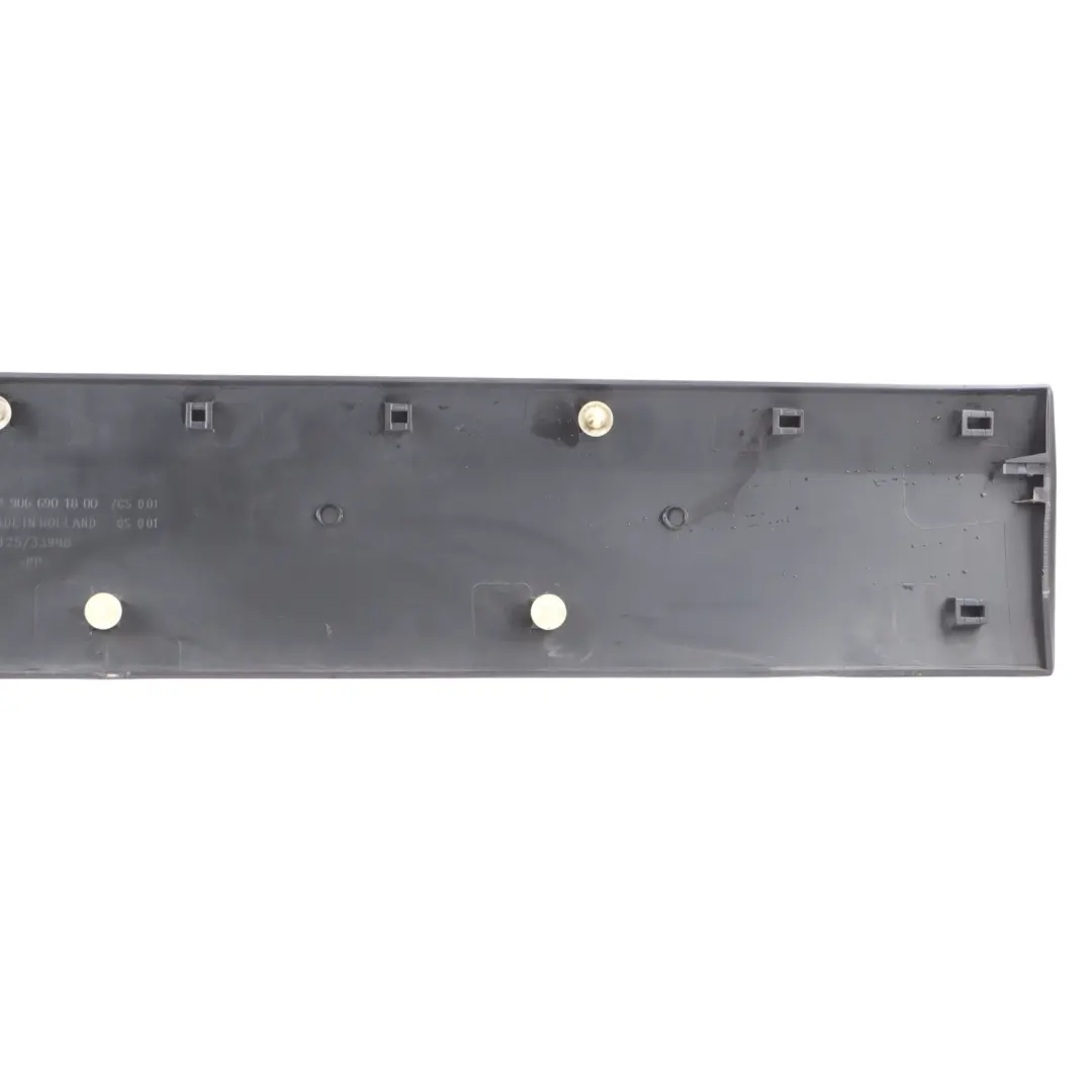 Moulure porte coulissante Couvercle garniture droite pour Mercedes W906 à propos du numéro de pièce A9066901800 Mercedes W906 Moulure porte coulissante Couvercle garniture droite - SKU A9066901800 - Numéro de pièce A9066901800