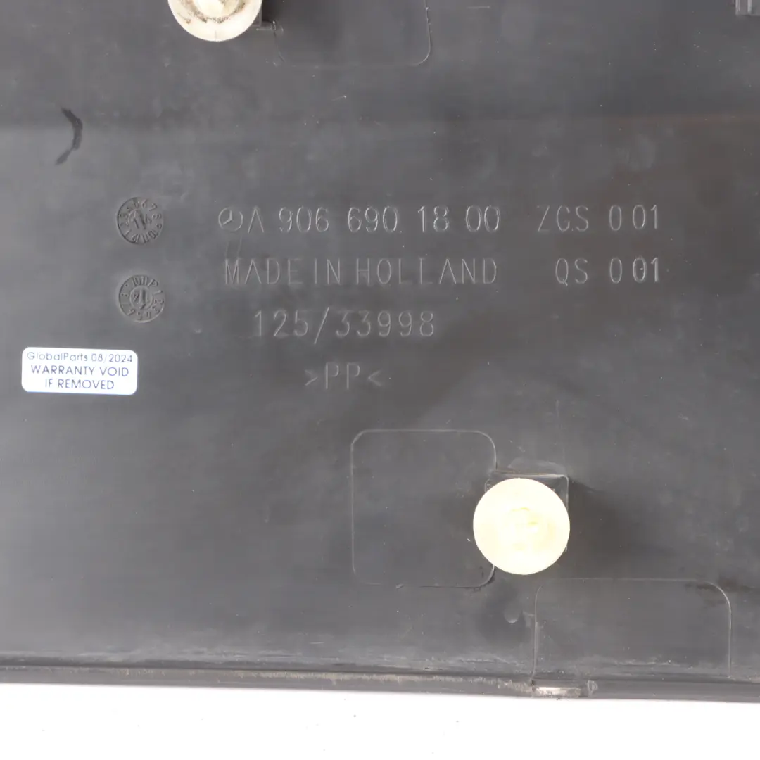 Tapa moldura puerta corredera derecha para Mercedes Sprinter W906 con número de pieza A9066901800 Mercedes Sprinter W906 Tapa moldura puerta corredera derecha - SKU A9066901800 - Número de pieza A9066901800