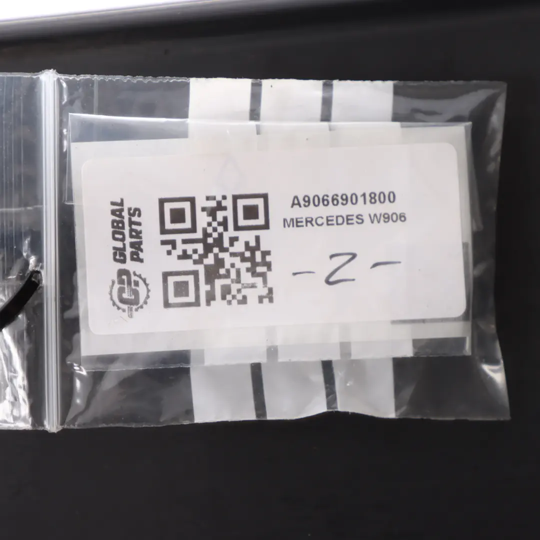 Listwa Drzwi Przesuwnych Prawa do Mercedes Sprinter W906 o numerze A9066901800 Mercedes Sprinter W906 Listwa Drzwi Przesuwnych Prawa - SKU A9066901800 - Numer Części A9066901800
