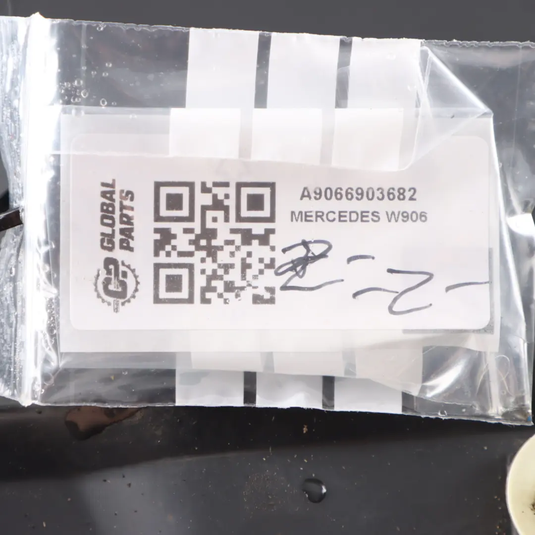  Embellecedor exterior Mercedes W906 Moldura lateral trasero derecho - SKU A9066903682 - Número de pieza A9066903682